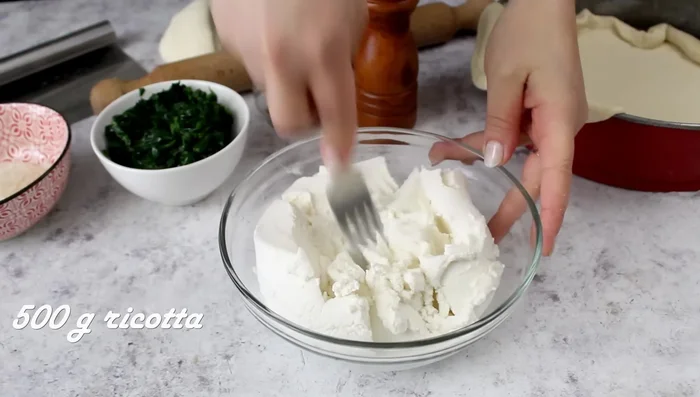 Prepare the filling: Mix ricotta, sautéed spinach (with garlic and oil), parmesan, salt, pepper, and nutmeg.