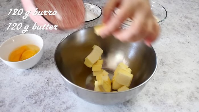Prepare the shortcrust pastry dough: Combine cold butter and sugar in a bowl. Use your hands to work them together.