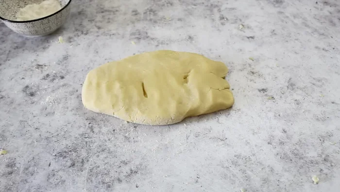 Wrap the dough in cling film and refrigerate for 30 minutes.