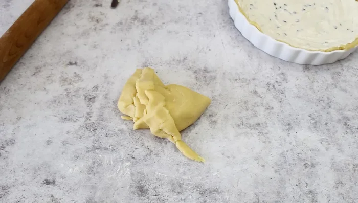 Roll out the remaining pastry and create strips. Arrange the strips decoratively on top of the ricotta filling.