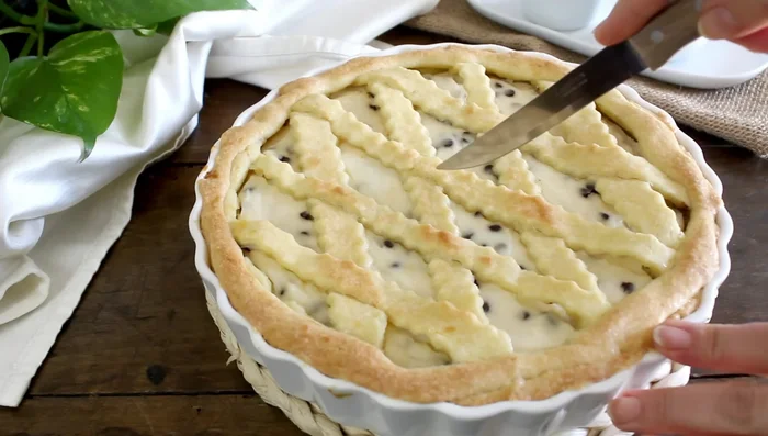 Let the tart cool completely before slicing and serving. You can dust with icing sugar if desired.