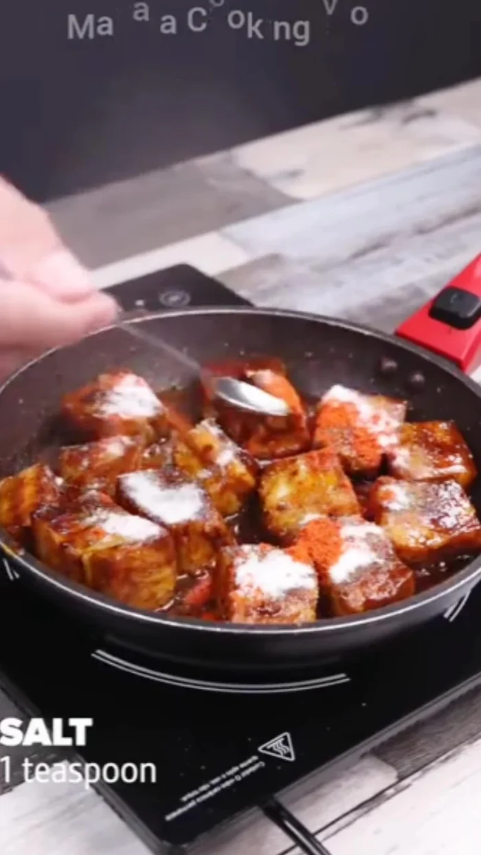 Add sugar and paprika, spread sauce over meat, and cook until done (Method 1).