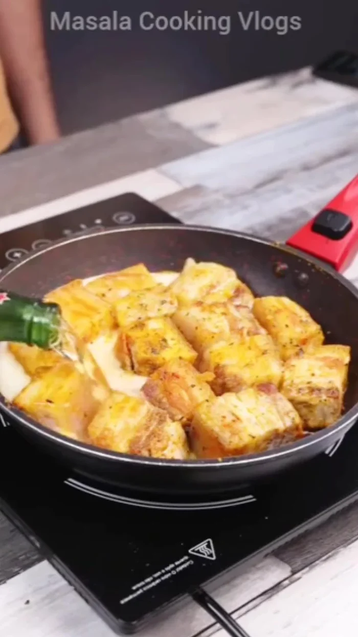 Fry until browned, then add beer and soy sauce, mix, cover, and cook for 20 minutes (Method 1).