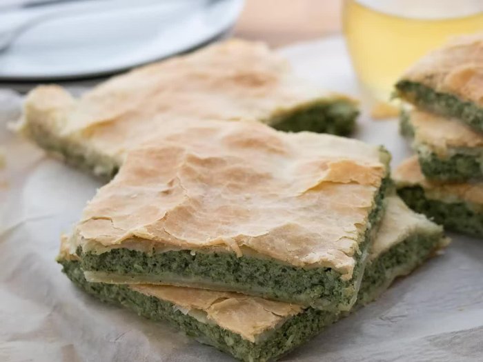 Prepare a rustic tart using double puff pastry.