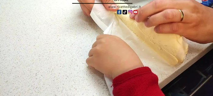 Add cooked ham. Arrange it neatly on the base.