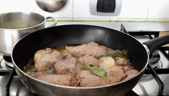 Add two ladles of vegetable broth, cover, and simmer on low heat for 90 minutes.