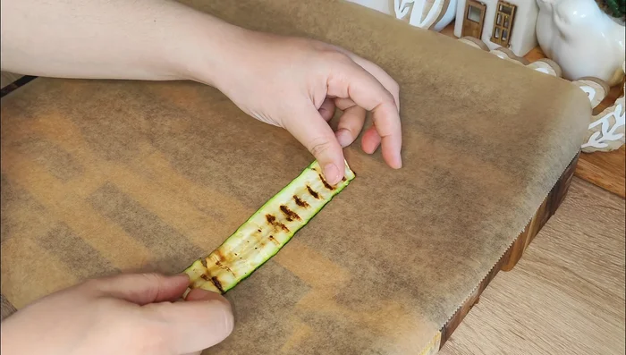 Serve the grilled zucchini rolls.