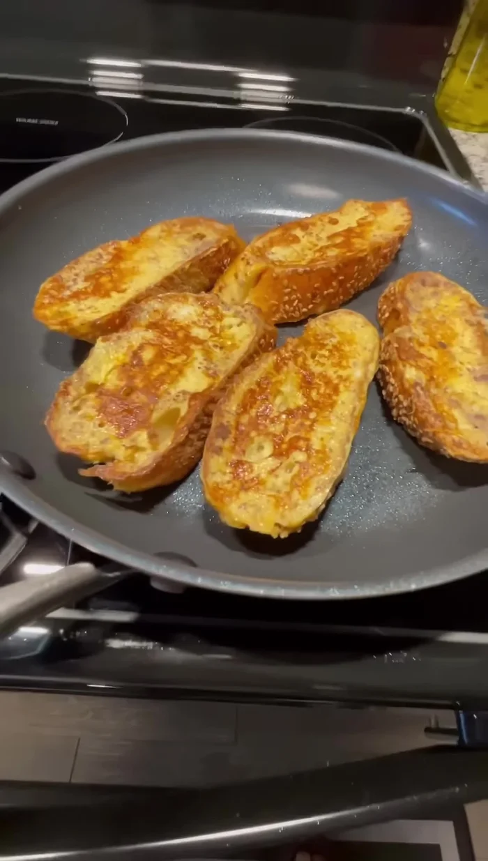 Serve immediately with butter and syrup.
