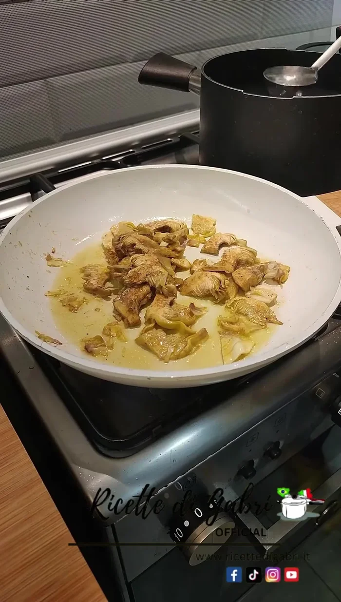Add a splash of hot pasta water to the pan.