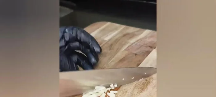 Wash the pan, add a knob of butter, sauté 2-3 chopped garlic cloves.