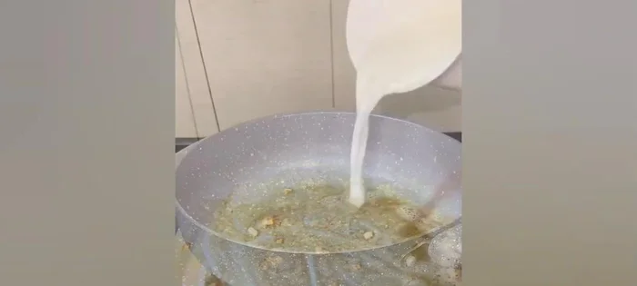 Add 1/2 cup milk, 3/4 cup cornflour slurry, and sprinkle Italian spices.