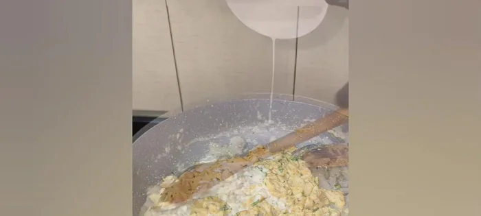 Add 1/2 cup fresh cream, cook for 2 minutes.