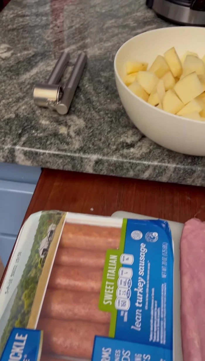 Cut up onions, garlic, turkey bacon, turkey sausage, potatoes, and kale.