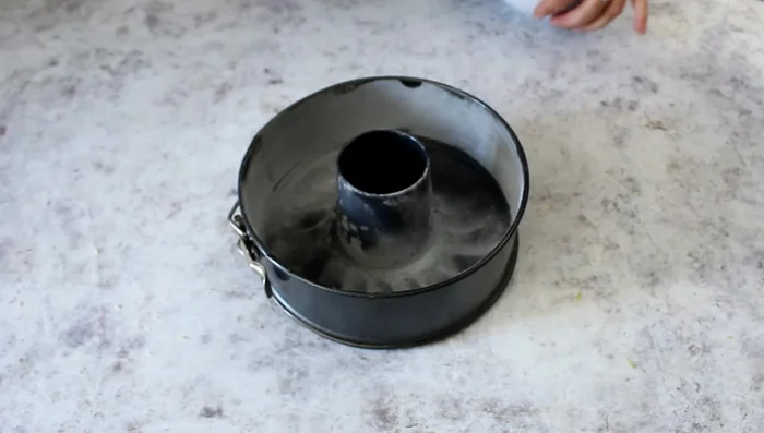 Pour the batter into a greased and floured 18-20cm mold.