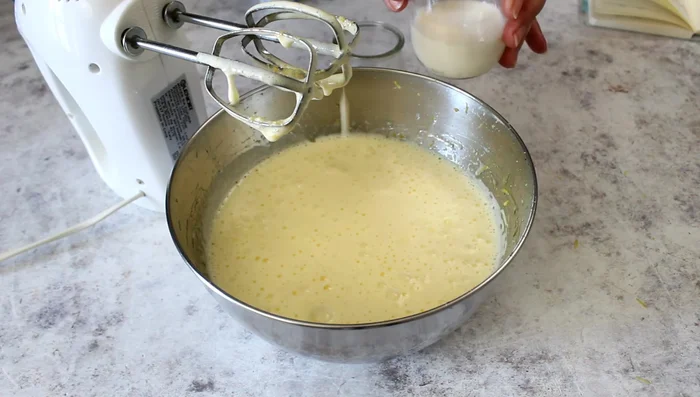 Add 50ml of milk and whisk.