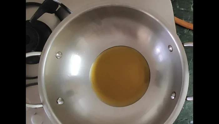 In another pan, heat oil. Add garlic ginger paste and fry until brown.