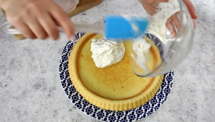 Spread the filling inside the tart shell.