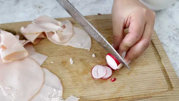 Prepare the radish and spinach: Thinly slice the radishes and prepare some spinach leaves.