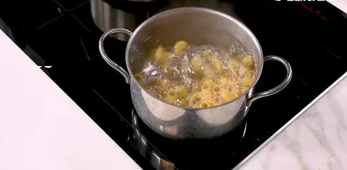 Add the pasta to the sauce. Add the tomato concentrate.