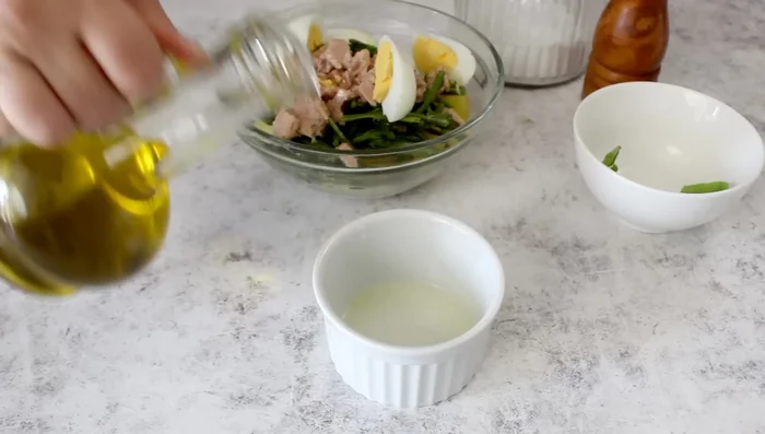 Prepare dressing: Combine lemon juice, oil, basil, salt, and pepper.