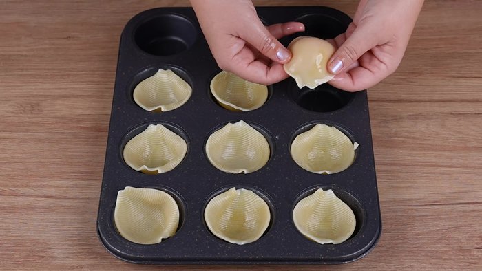 Place 200g of kiglion pasta into a pot with 2L of boiling water and cook for 10 minutes.