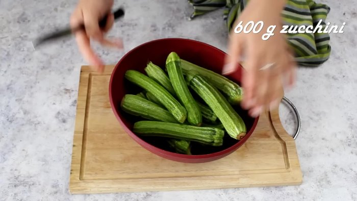 Sauté the vegetables: In a pan, add a spoonful of oil, chopped onion, and 200g of speck cut into matchsticks. Brown everything together.