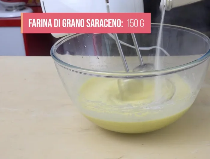 Add 150g of buckwheat flour, 50g of potato starch, and 16g of baking powder.