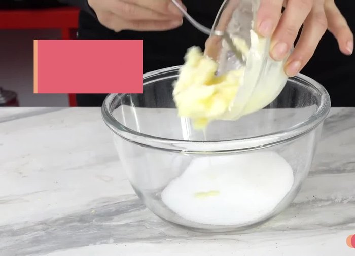 Whisk 75 g of sugar with 100 g of softened butter in a bowl.