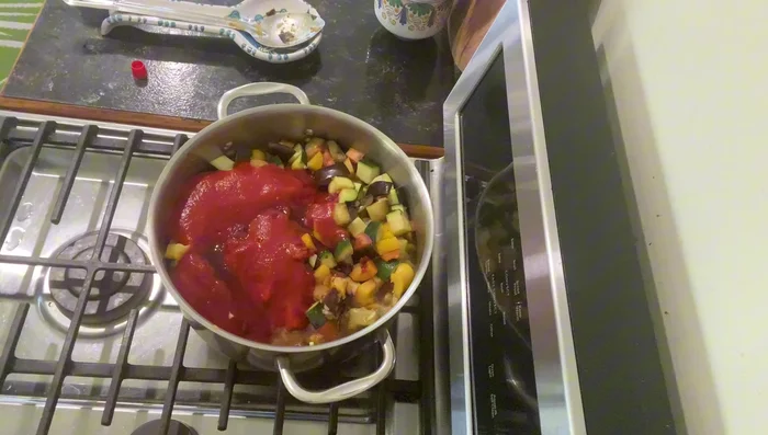 Add red wine (optional).