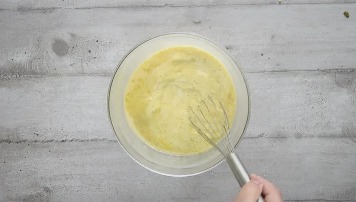 Preheat oven to 430°F (220°C). Generously grease your pan with olive oil, coating the bottom and sides thoroughly.
