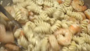 Truffle Shrimp Alfredo Pasta: Easy Creamy Recipe