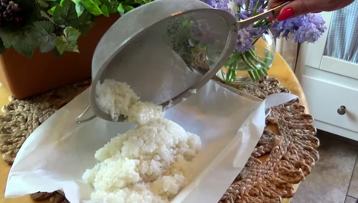 Rinse the cooked rice with cold water to stop the cooking process and spread it out on a baking tray to cool completely.