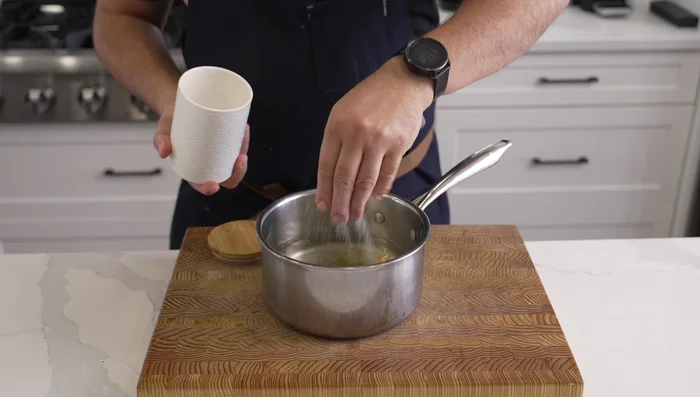 Prepare the risotto: Add saffron to 800g of water, season with salt. Cook 400g of risotto rice in the water for 10-12 minutes until absorbed.
