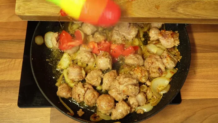 Add the fresh tomatoes to the pan and mix everything together.