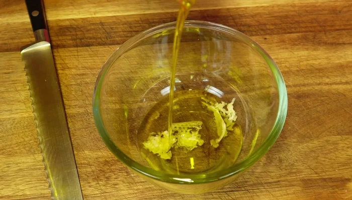 Make a marinade with crushed garlic, generous olive oil, 2 teaspoons of paprika, a pinch of salt, and generous pepper. Mix well.