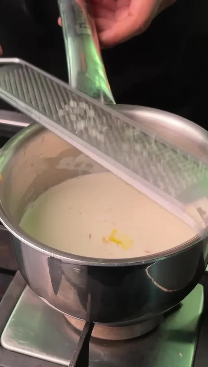 Prepare the cream sauce: Heat cream. Add garlic (sauteed in butter for deeper flavor). Once cooled, add butter and mix without flame.