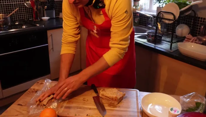 Make breadcrumbs: Remove crusts from bread and make breadcrumbs (using a food processor or by hand).