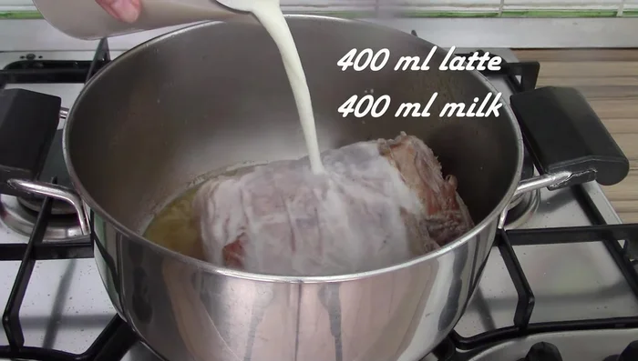 Add 400 ml of milk, cover, and let it cook for an hour, turning halfway through.