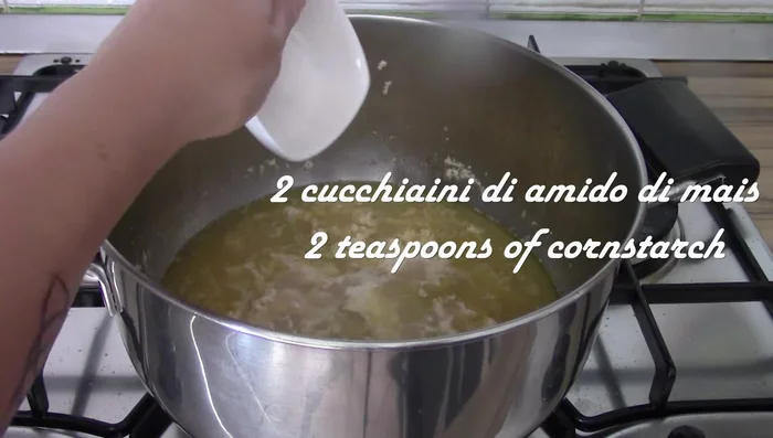 Add 2 teaspoons of cornstarch to the cooking base and mix to thicken the sauce.