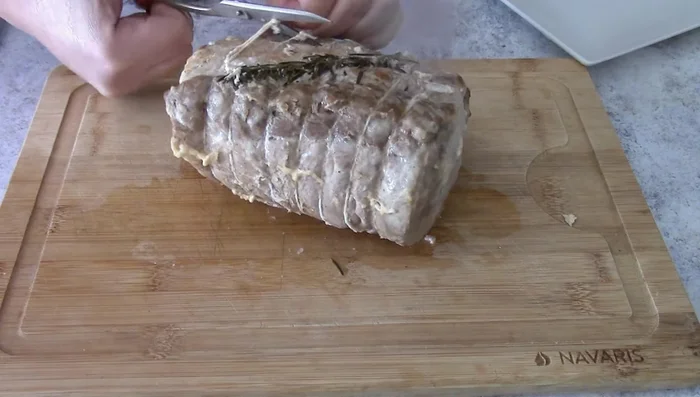 Remove the pork loin from the net and slice it.