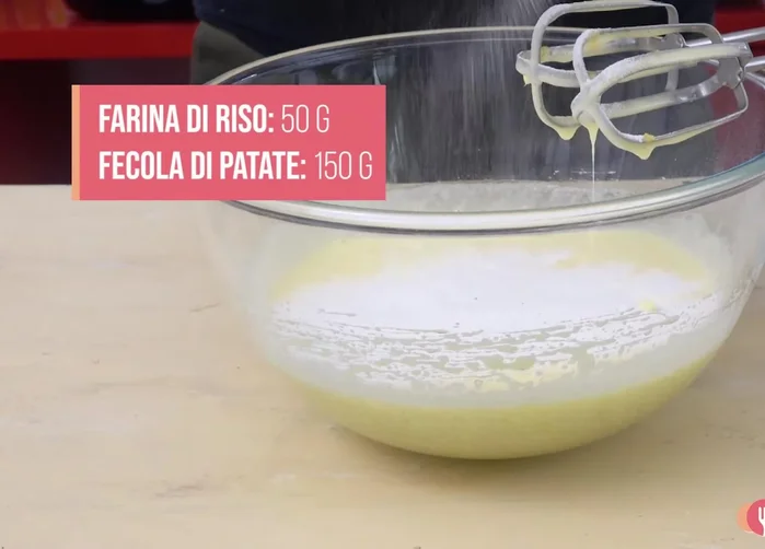 Add 150g of potato starch and 50g of rice flour (both sifted).