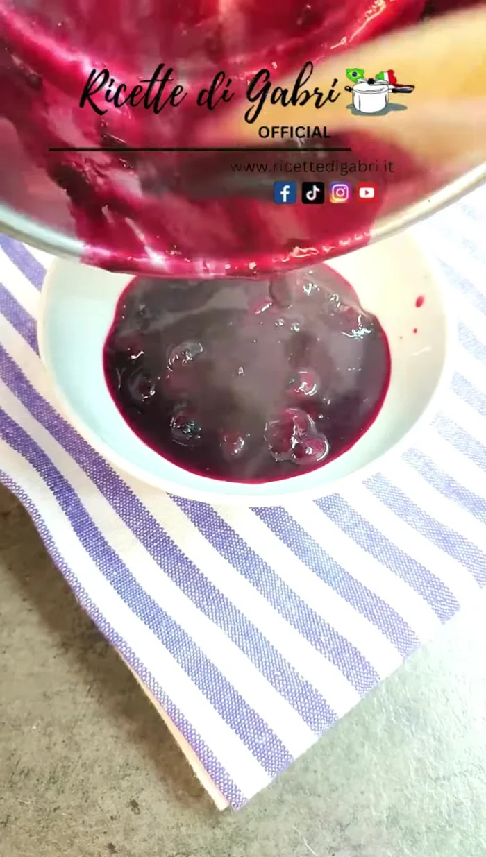 Let the cheesecake cool in a small bowl.