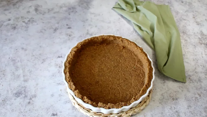 Fill the chilled tart shell with the cream mixture.