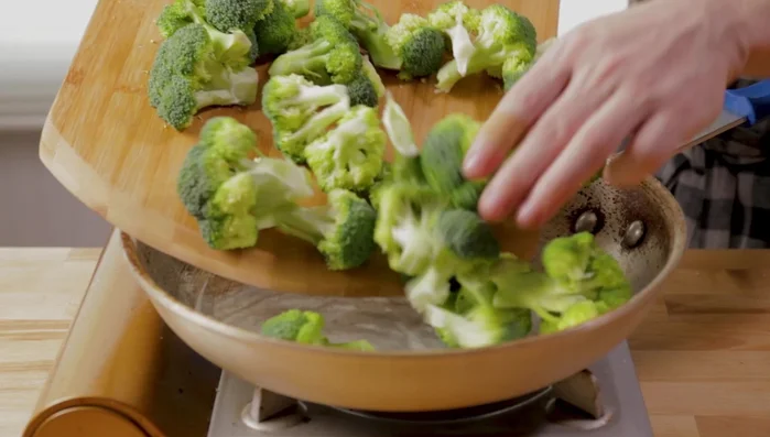 Bring 4 ounces of water to a near boil in a large pan. Add broccoli florets, cover, and cook for 3-5 minutes until bright green.