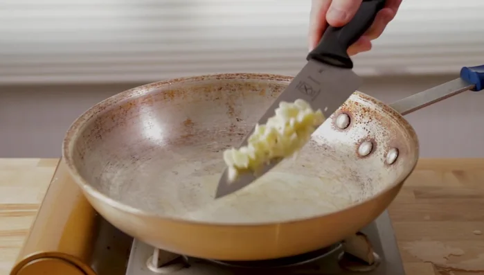 Heat ¼ cup of olive oil in the pan over medium-low heat. Add minced garlic and cook for 2-3 minutes until lightly golden.