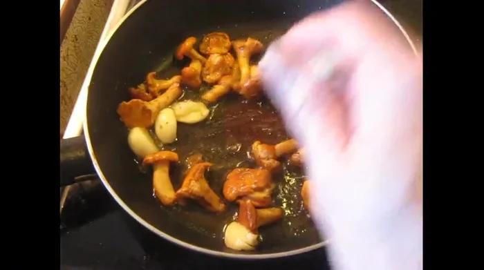 Add a pinch of dried rosemary (optional).