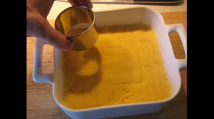 Cut the chilled polenta into squares.