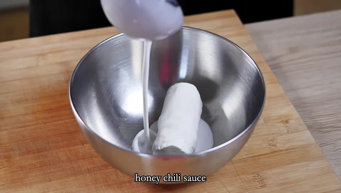 Prepare go cheese cream: Mix go cheese, coconut cream, honey, chili sauce, and salt. Adjust to your taste.