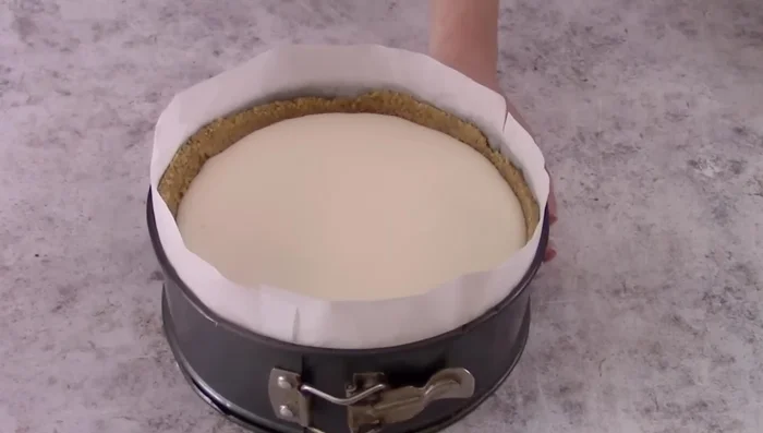 Bake the cheesecake: Bake at 160°C for 60-70 minutes, then let cool in the oven for an hour. Refrigerate for at least 6 hours (preferably overnight).