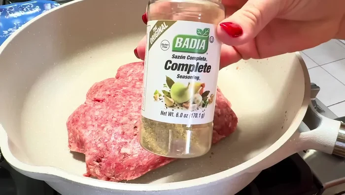 In a large skillet, brown 1 pound of lean ground beef with 1-2 teaspoons of Vadilla complete seasoning and 1 teaspoon of Italian seasoning.
